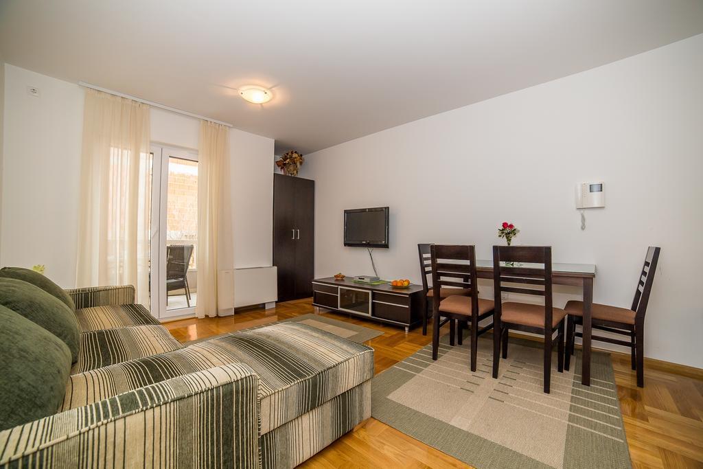 מאקרסקה Apartments Kristina מראה חיצוני תמונה