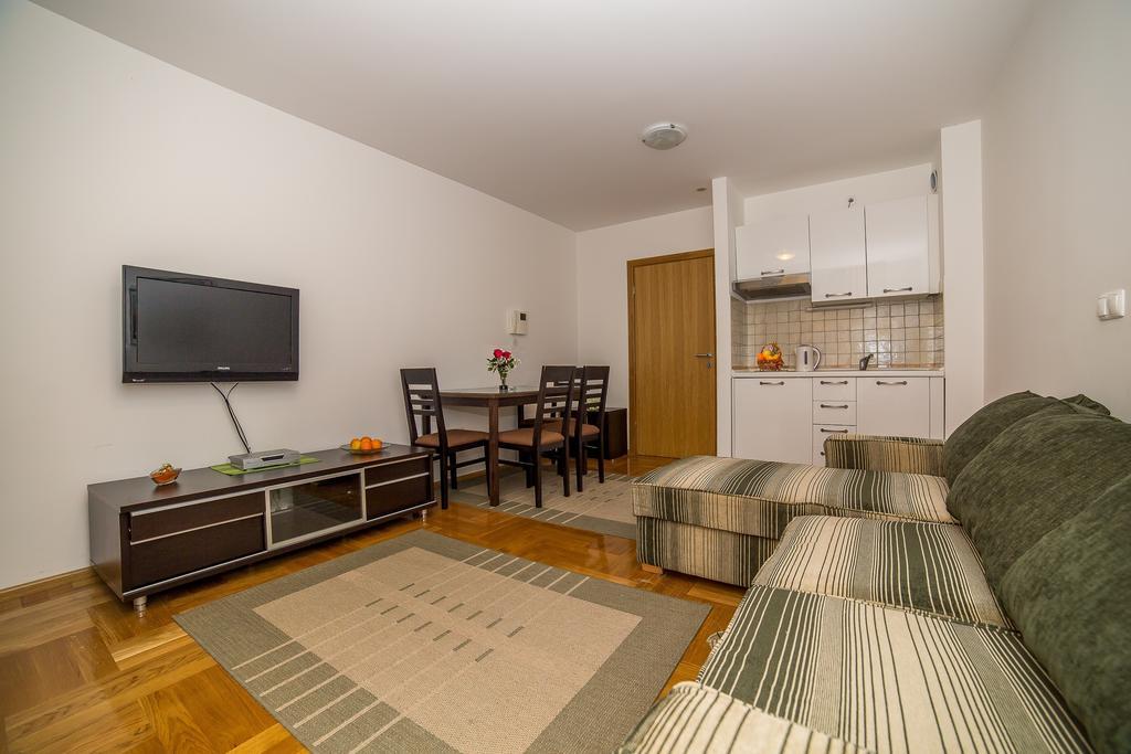 מאקרסקה Apartments Kristina מראה חיצוני תמונה