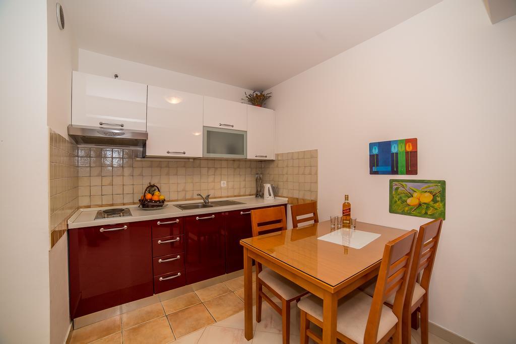 מאקרסקה Apartments Kristina מראה חיצוני תמונה