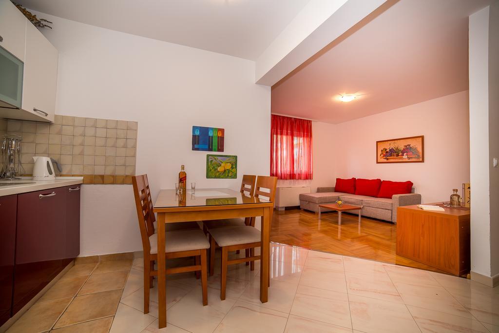 מאקרסקה Apartments Kristina מראה חיצוני תמונה