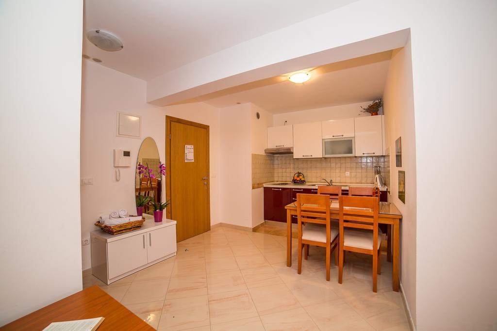 מאקרסקה Apartments Kristina מראה חיצוני תמונה