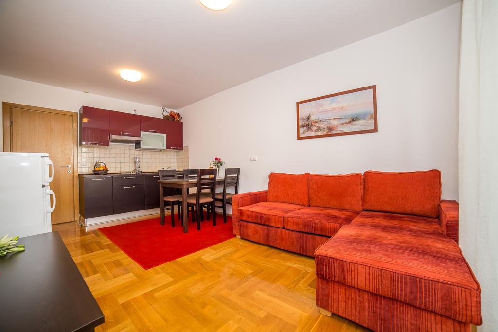 מאקרסקה Apartments Kristina מראה חיצוני תמונה