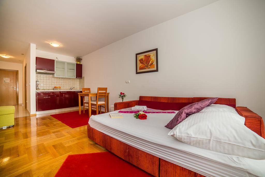 מאקרסקה Apartments Kristina מראה חיצוני תמונה
