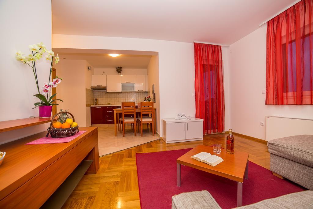 מאקרסקה Apartments Kristina מראה חיצוני תמונה