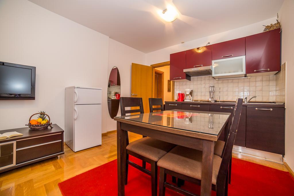 מאקרסקה Apartments Kristina מראה חיצוני תמונה