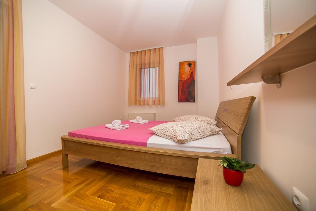 מאקרסקה Apartments Kristina מראה חיצוני תמונה